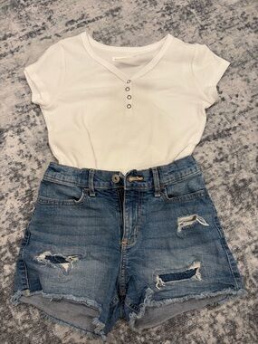 Abercrombie Jean shorts & 2 Abercrombie tops